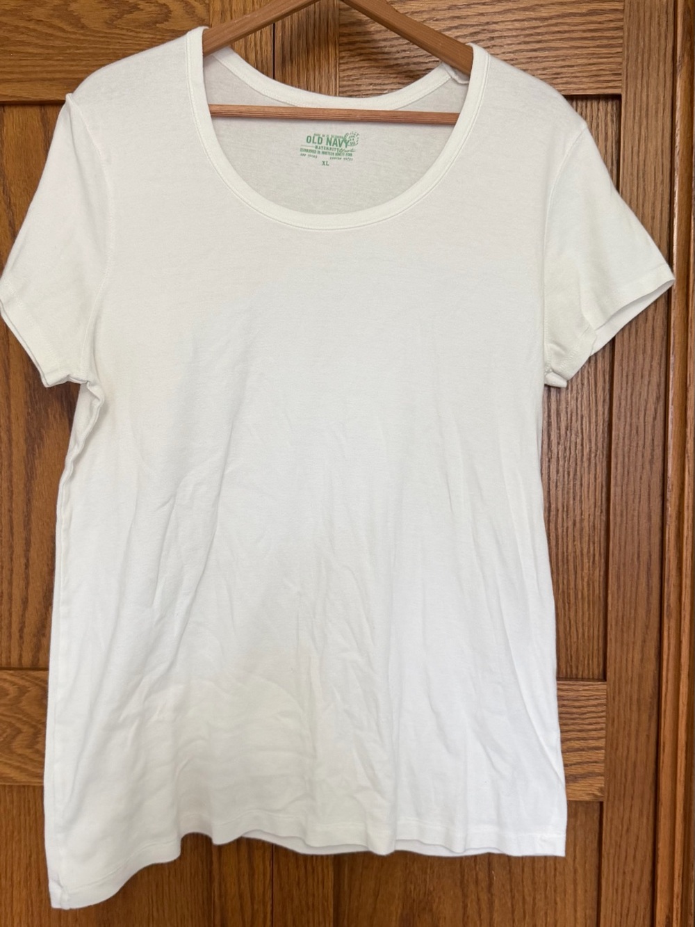 Old Navy Maternity Women's White Scoop Neck Short Sleeve Tee